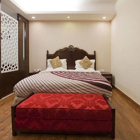 Oyo Premium Pitampura Hotel New Delhi Eksteriør billede