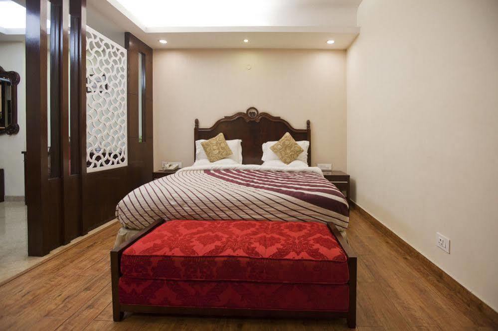 Oyo Premium Pitampura Hotel New Delhi Eksteriør billede